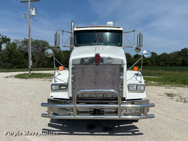 image for item DZ4602 2022 Kenworth T800 semi truck