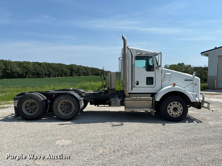 image for item DZ4602 2022 Kenworth T800 semi truck