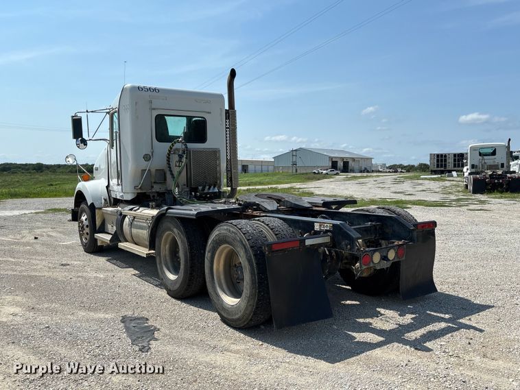 image for item DZ4602 2022 Kenworth T800 semi truck