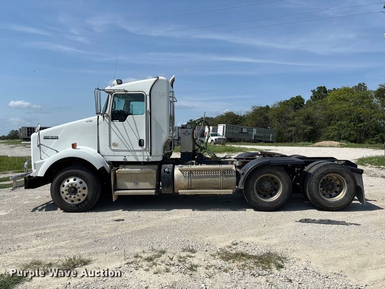 image for item DZ4602 2022 Kenworth T800 semi truck