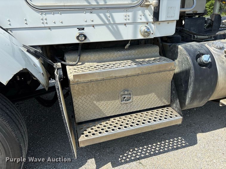 image for item DZ4602 2022 Kenworth T800 semi truck
