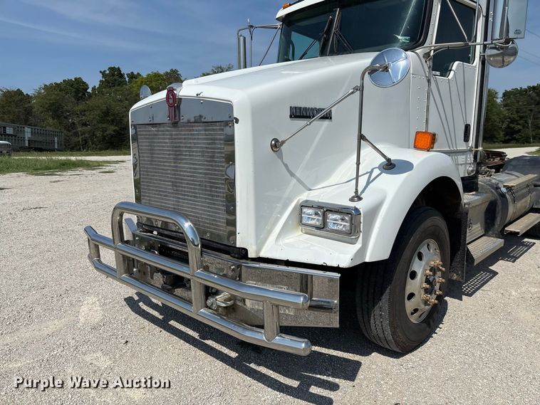image for item DZ4602 2022 Kenworth T800 semi truck
