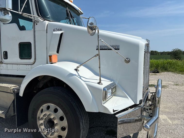 image for item DZ4602 2022 Kenworth T800 semi truck