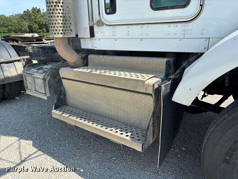 image for item DZ4602 2022 Kenworth T800 semi truck