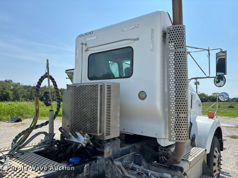 image for item DZ4602 2022 Kenworth T800 semi truck