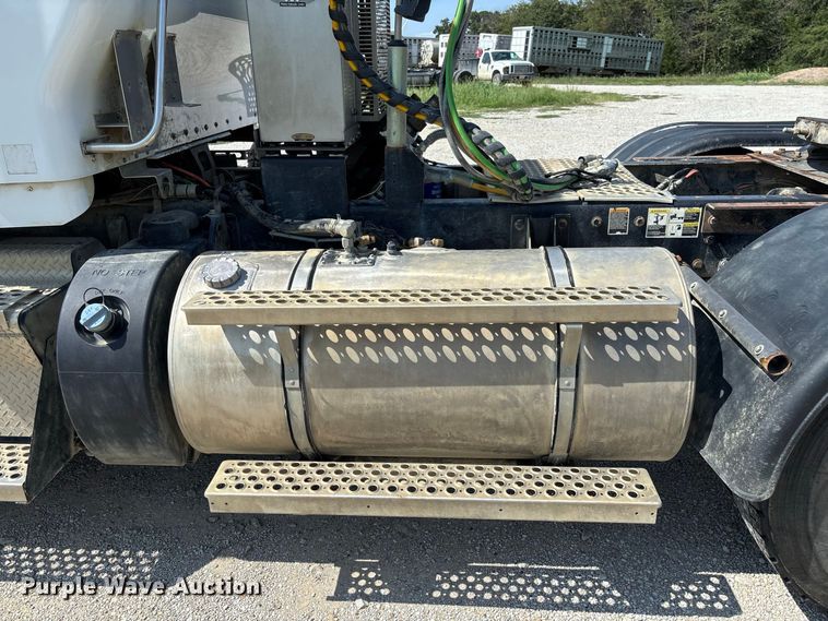 image for item DZ4602 2022 Kenworth T800 semi truck