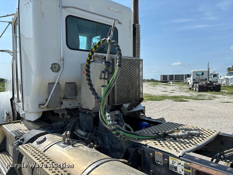 image for item DZ4602 2022 Kenworth T800 semi truck