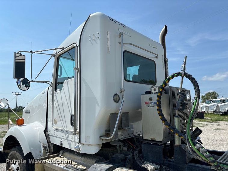 image for item DZ4602 2022 Kenworth T800 semi truck