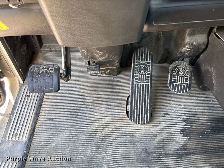 image for item DZ4602 2022 Kenworth T800 semi truck