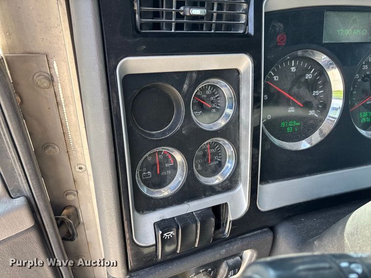 image for item DZ4602 2022 Kenworth T800 semi truck