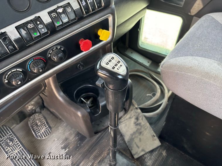 image for item DZ4602 2022 Kenworth T800 semi truck