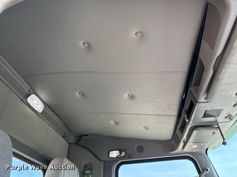 image for item DZ4602 2022 Kenworth T800 semi truck