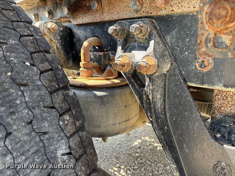 image for item DZ4602 2022 Kenworth T800 semi truck