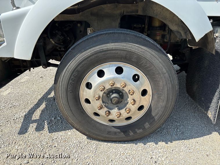 image for item DZ4602 2022 Kenworth T800 semi truck