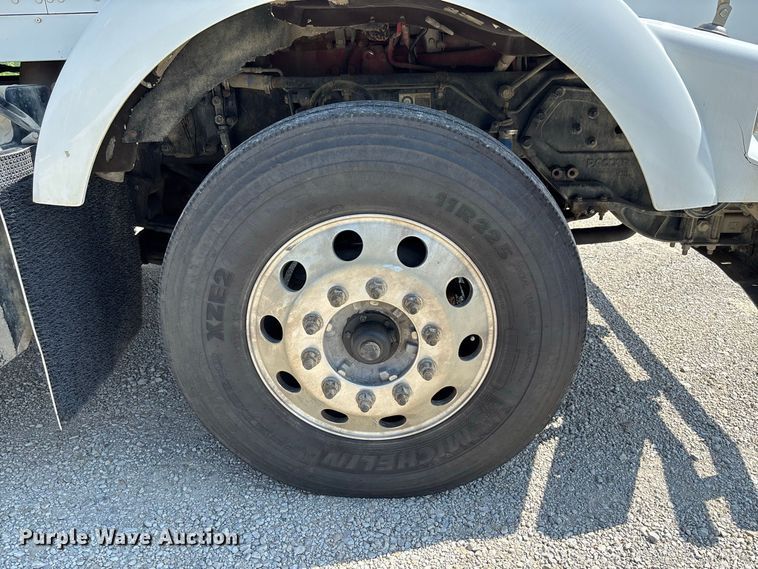 image for item DZ4602 2022 Kenworth T800 semi truck