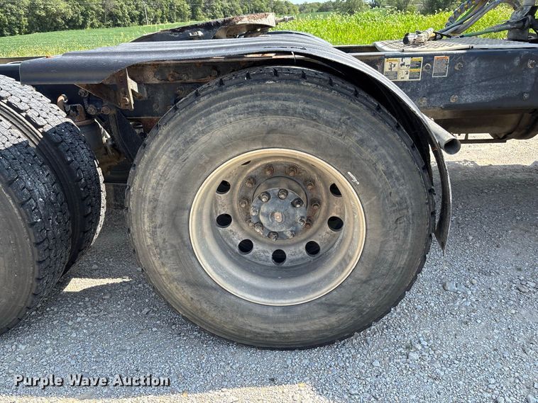 image for item DZ4602 2022 Kenworth T800 semi truck