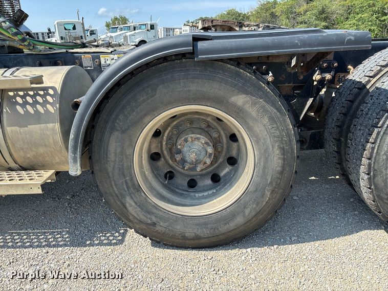 image for item DZ4602 2022 Kenworth T800 semi truck