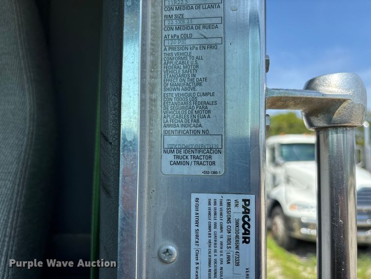 image for item DZ4602 2022 Kenworth T800 semi truck