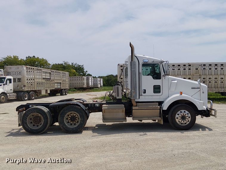 image for item DZ4603 2020 Kenworth T800 semi truck