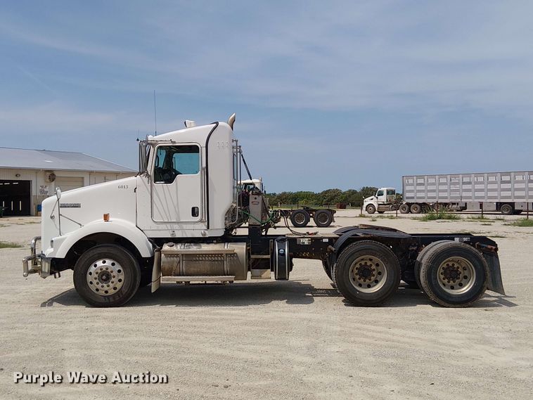 image for item DZ4603 2020 Kenworth T800 semi truck