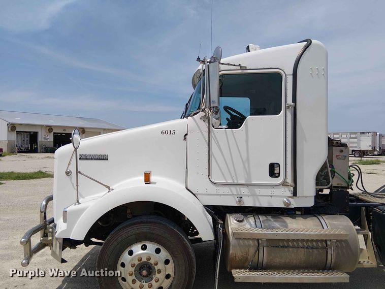 image for item DZ4603 2020 Kenworth T800 semi truck