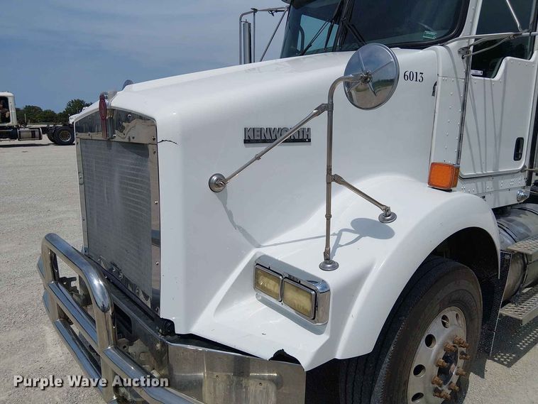image for item DZ4603 2020 Kenworth T800 semi truck
