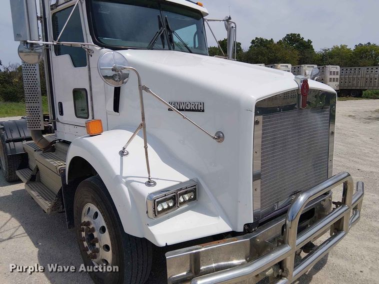 image for item DZ4603 2020 Kenworth T800 semi truck