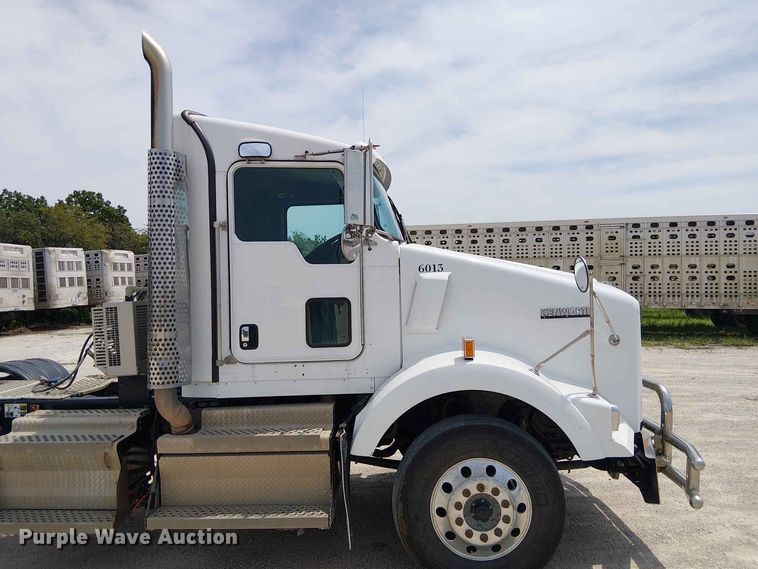 image for item DZ4603 2020 Kenworth T800 semi truck