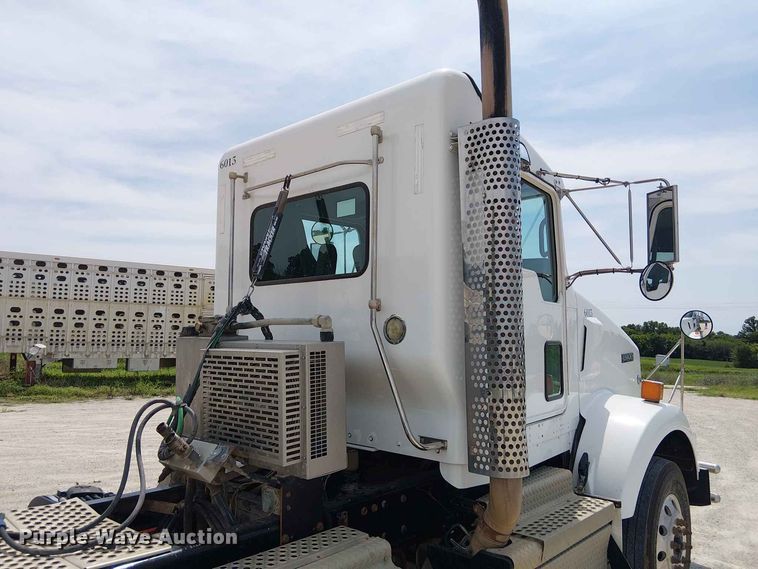 image for item DZ4603 2020 Kenworth T800 semi truck