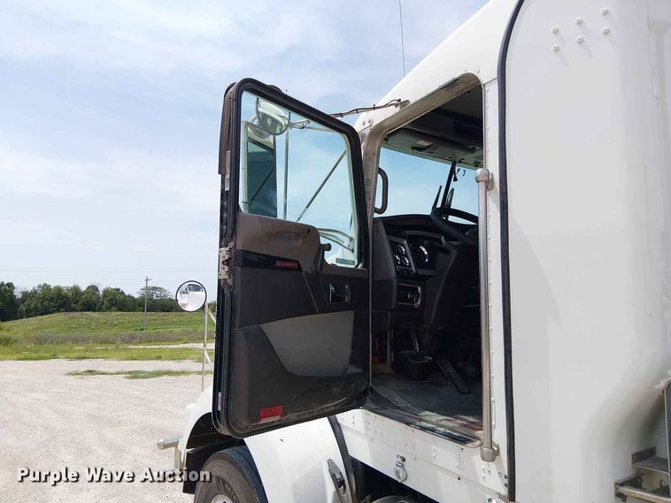 image for item DZ4603 2020 Kenworth T800 semi truck