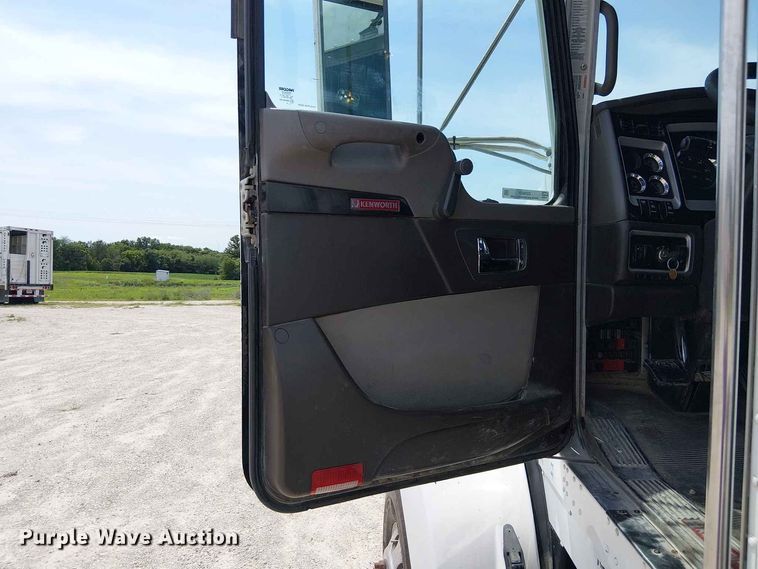 image for item DZ4603 2020 Kenworth T800 semi truck