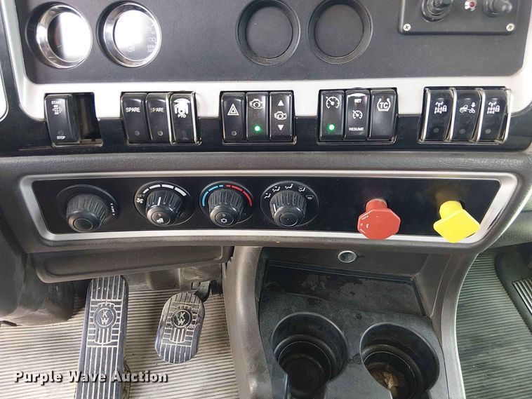 image for item DZ4603 2020 Kenworth T800 semi truck