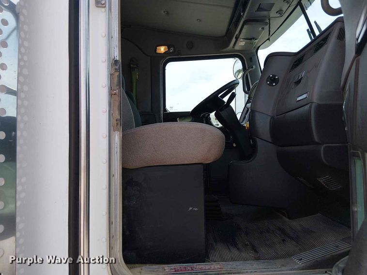 image for item DZ4603 2020 Kenworth T800 semi truck