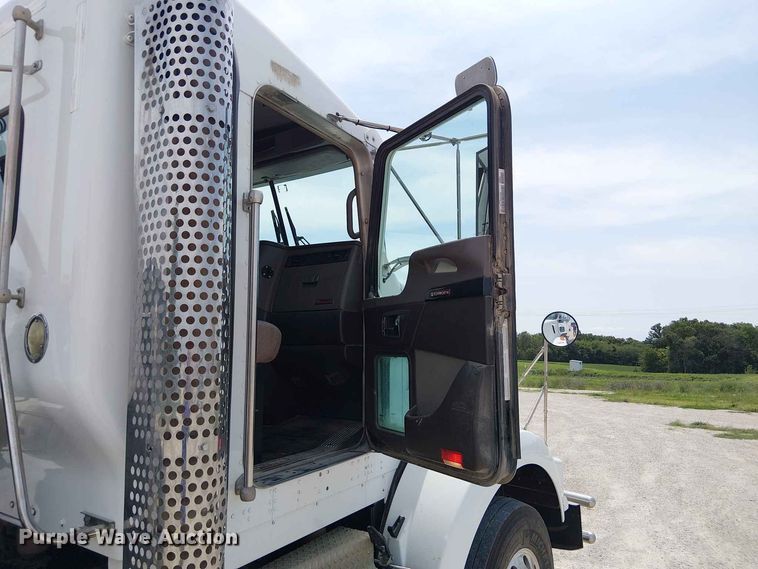 image for item DZ4603 2020 Kenworth T800 semi truck