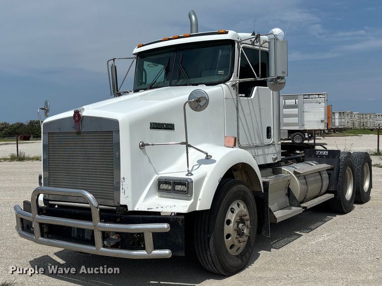 2012 Kenworth T800 semi truck