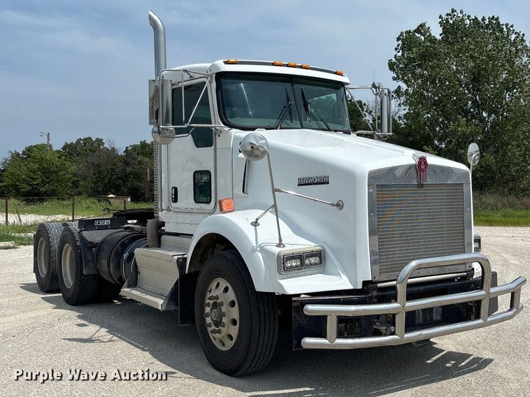 image for item DZ4604 2012 Kenworth T800 semi truck