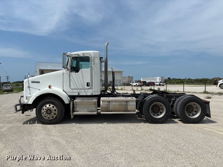 image for item DZ4604 2012 Kenworth T800 semi truck
