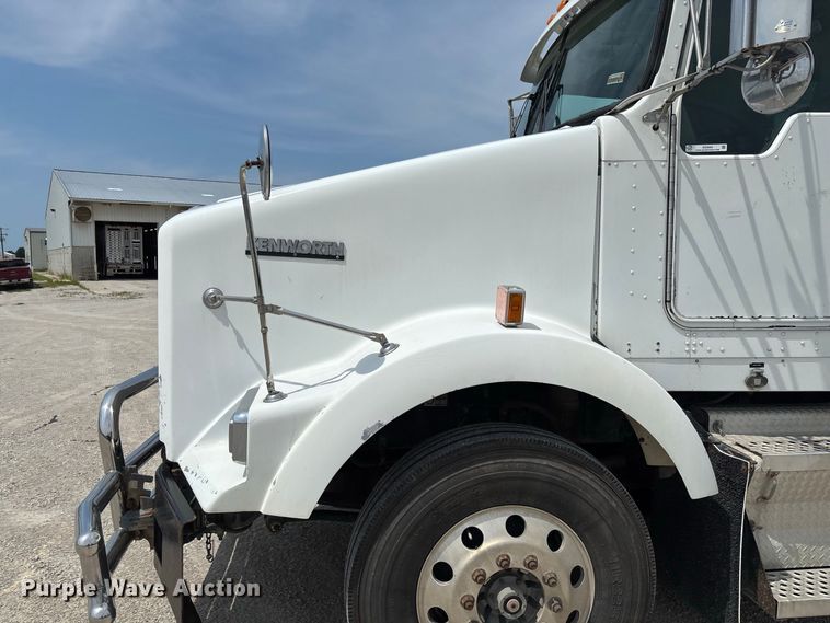 image for item DZ4604 2012 Kenworth T800 semi truck