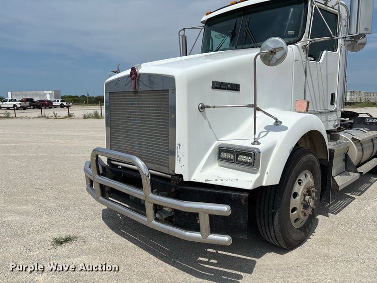 image for item DZ4604 2012 Kenworth T800 semi truck