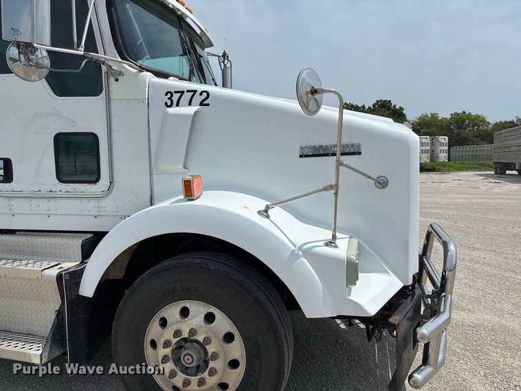 image for item DZ4604 2012 Kenworth T800 semi truck