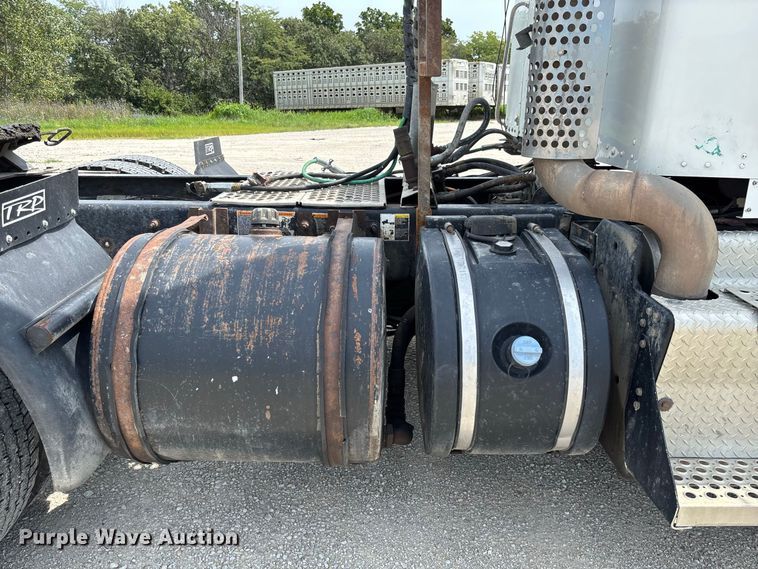 image for item DZ4604 2012 Kenworth T800 semi truck