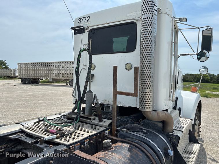 image for item DZ4604 2012 Kenworth T800 semi truck