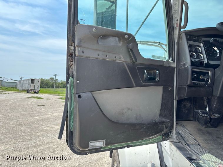 image for item DZ4604 2012 Kenworth T800 semi truck