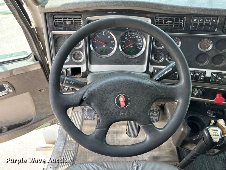 image for item DZ4604 2012 Kenworth T800 semi truck