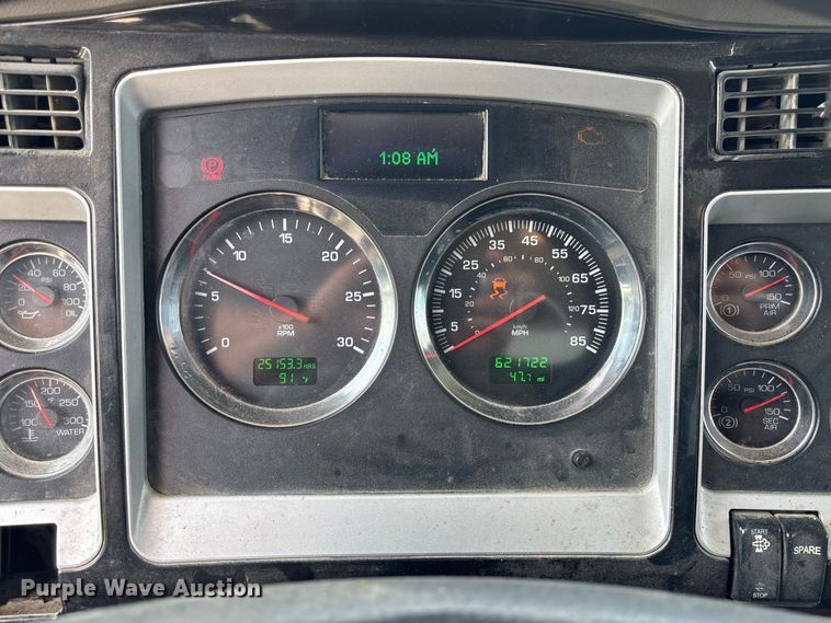 image for item DZ4604 2012 Kenworth T800 semi truck