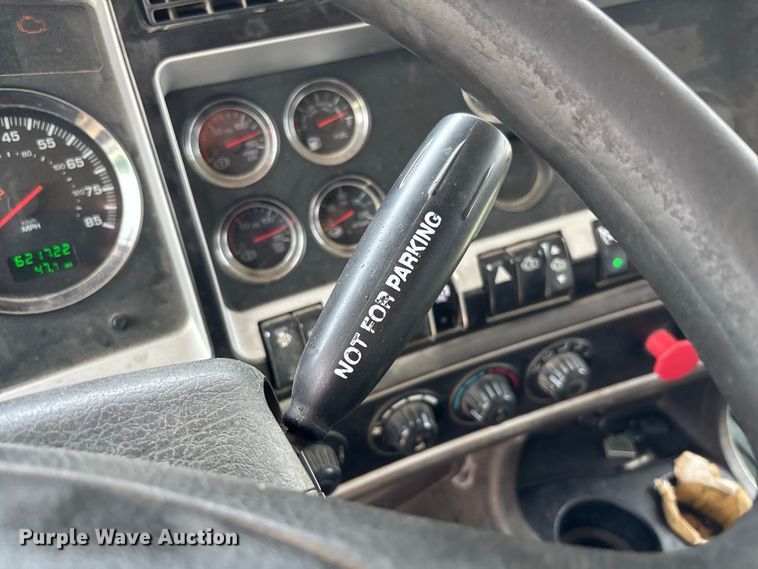 image for item DZ4604 2012 Kenworth T800 semi truck
