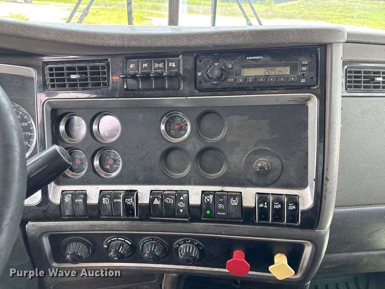 image for item DZ4604 2012 Kenworth T800 semi truck