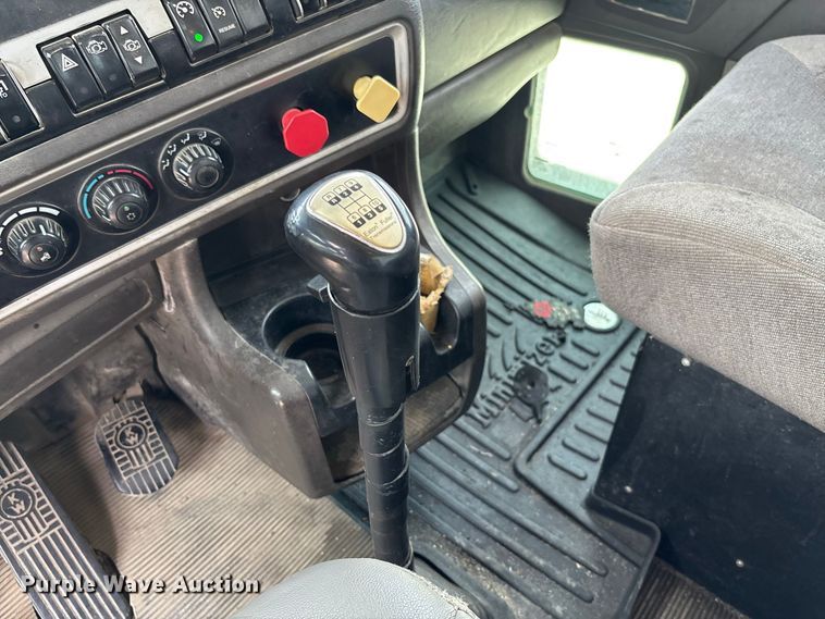 image for item DZ4604 2012 Kenworth T800 semi truck