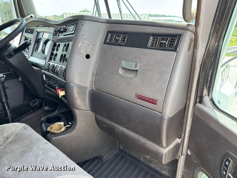 image for item DZ4604 2012 Kenworth T800 semi truck