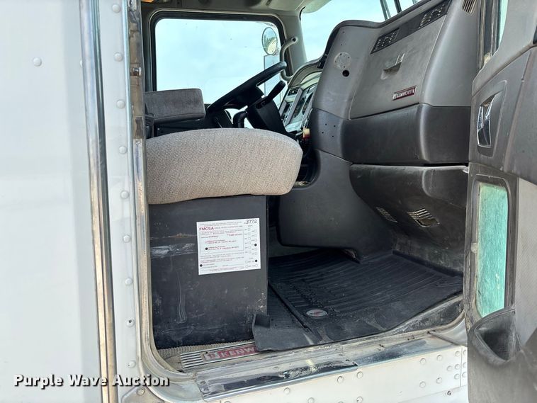 image for item DZ4604 2012 Kenworth T800 semi truck